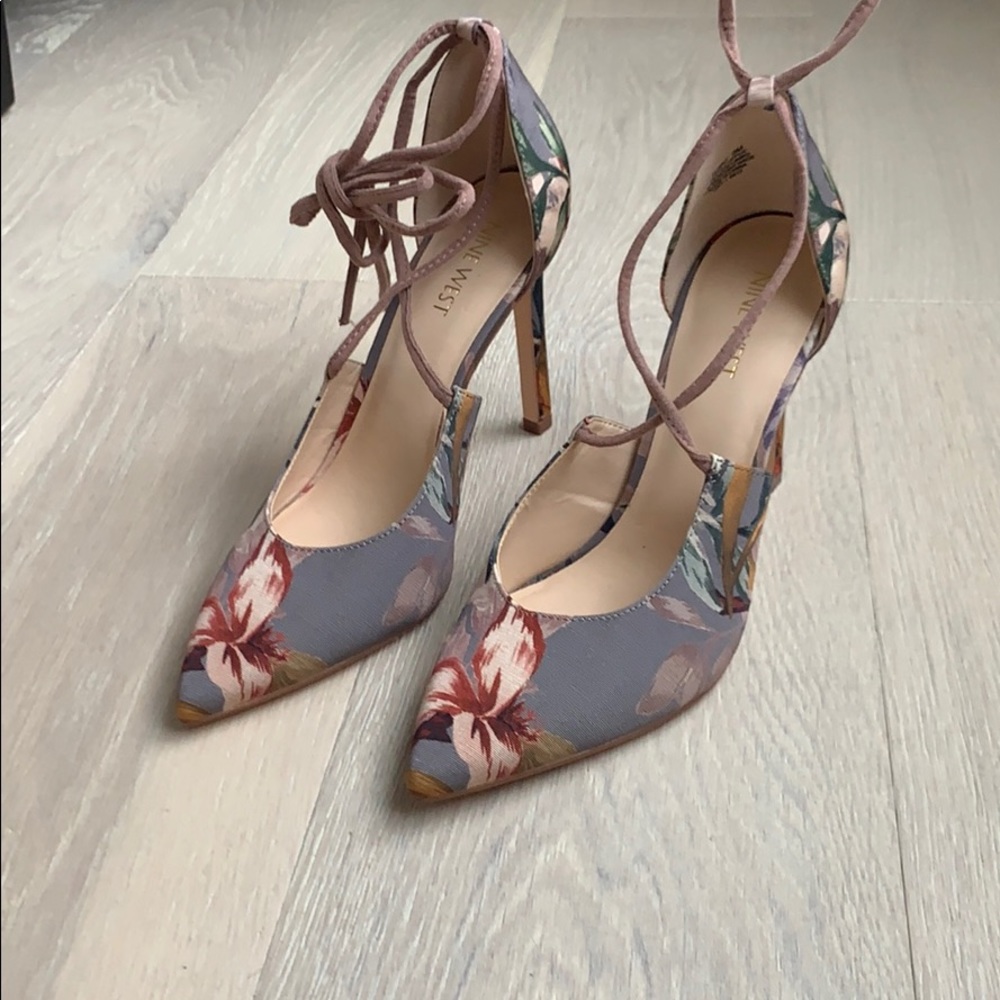 Floral lace up heels!